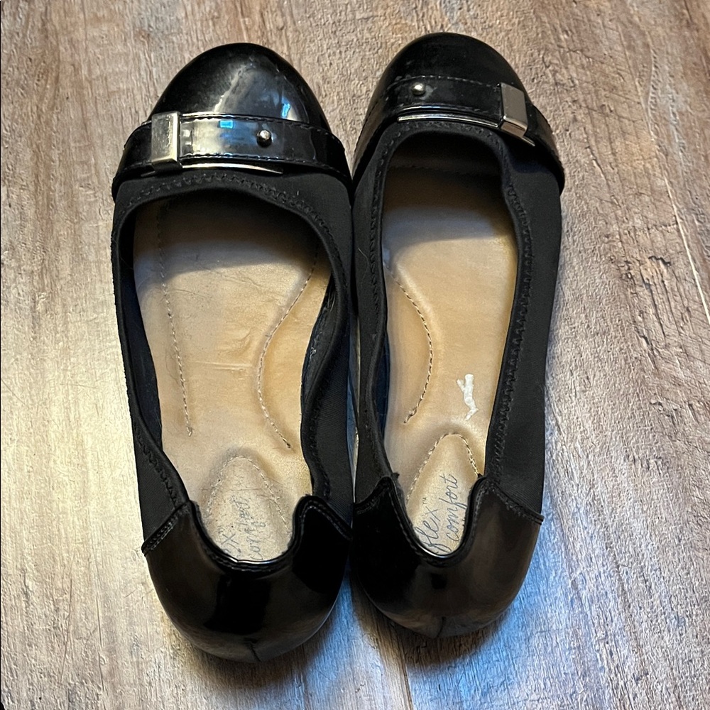 Dexflex Comfort Black Flats with Silver Accent